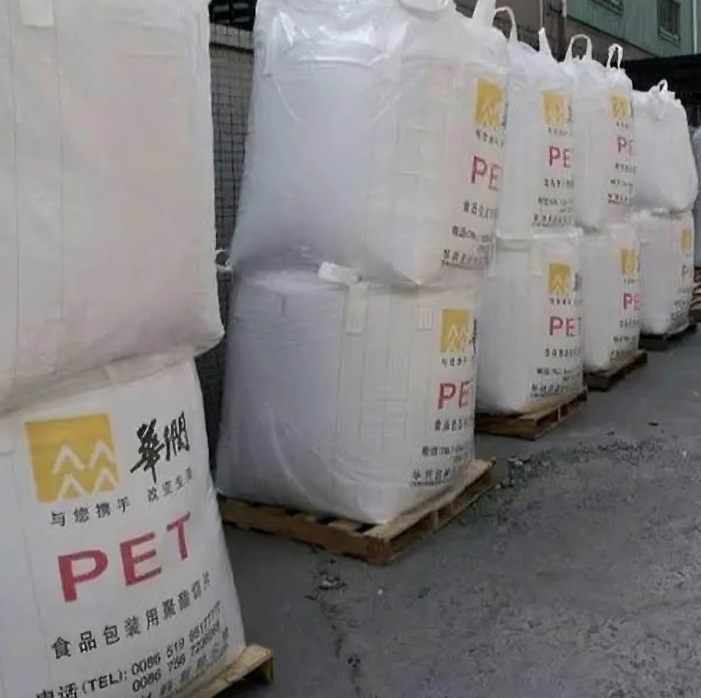 e0c7673c-744d-4057-94b9-8e40efcbcfa4_Outdoor stacked wooden pallets loaded with CR-BRIGHT food bottle grade PET resin jumbo bulk bags warehouse cargo stock.jpg